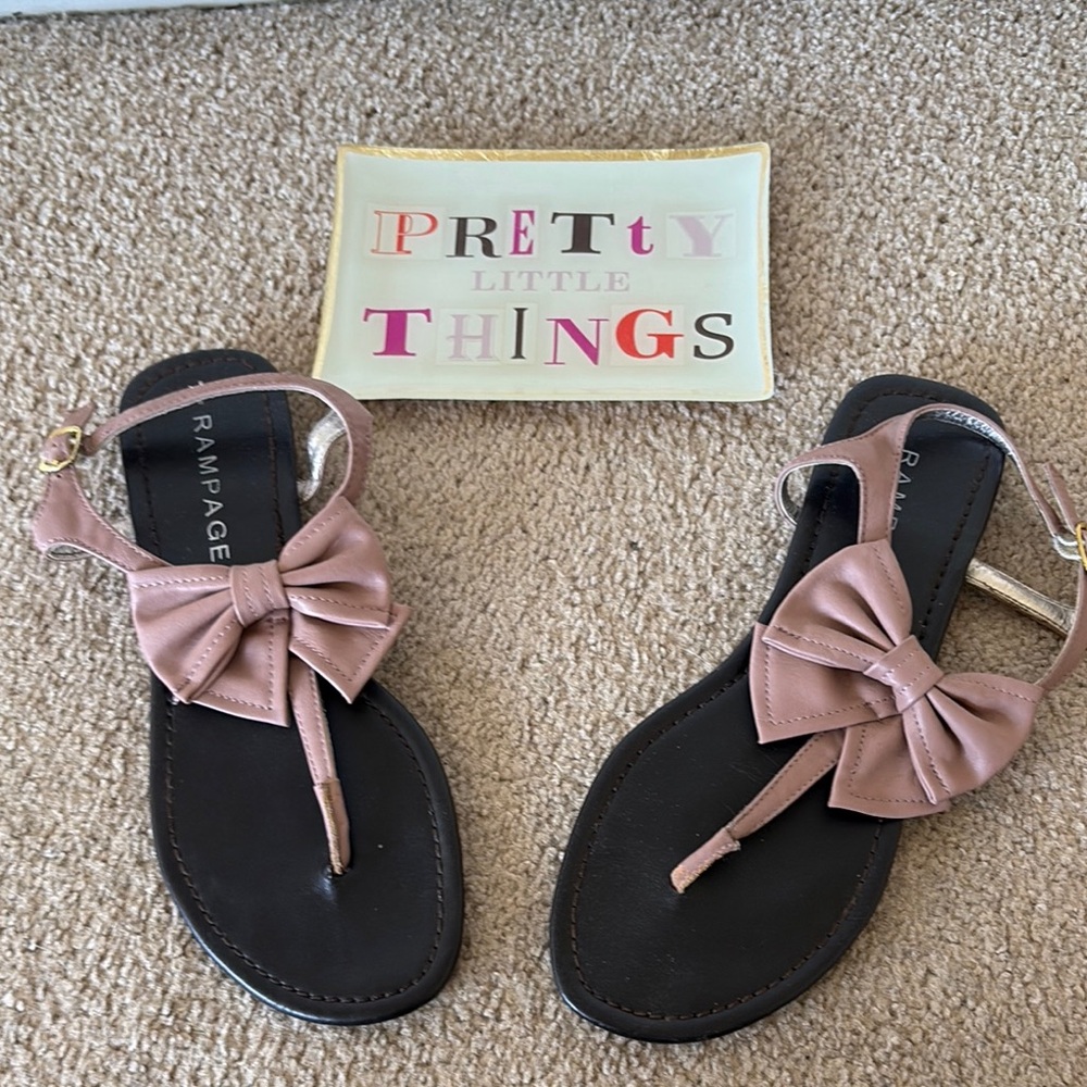 Rampage Bow Sandals; EUC; no size on product; fits like a size 8